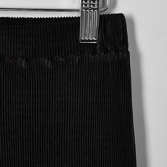 River Island Girls Black Plisse Elastic Waist Trousers - Picture 3 of 3
